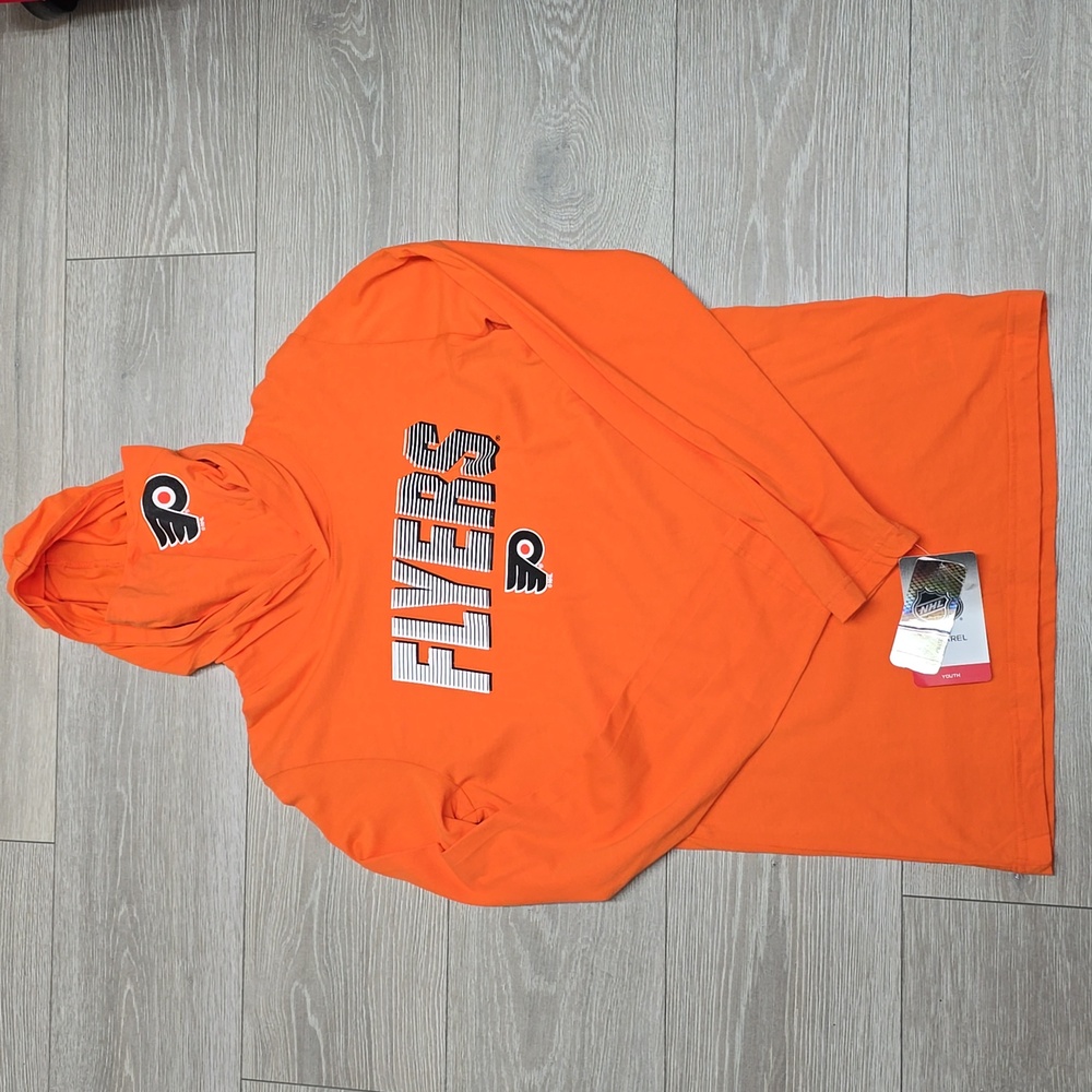 New with Tags NHL Philadelphia Flyers Hooded Long sleeve Shirt Size 18/20